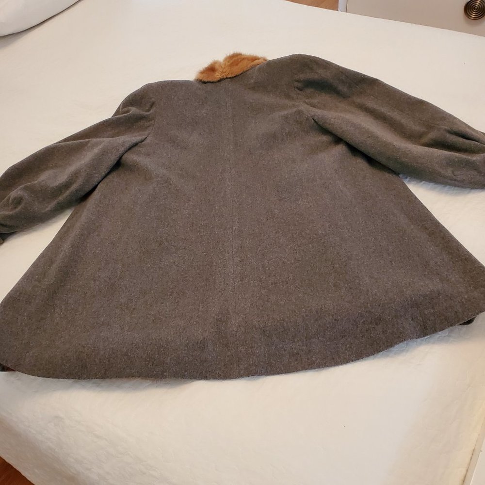 TRUE VINTAGE 1940'S FUR TRIMMED WOOL COAT - Picture 3 of 5